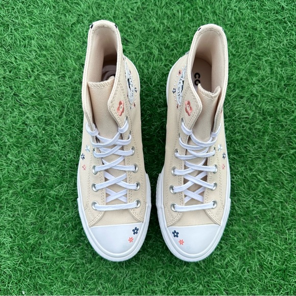 Converse Chuck Taylor All Star Lift Hi Light Dune / White /  Petite Petals - Picture 8 of 14